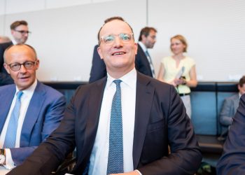 Jens Spahn treedt af na ophef over Amerikaans draagmoederschap