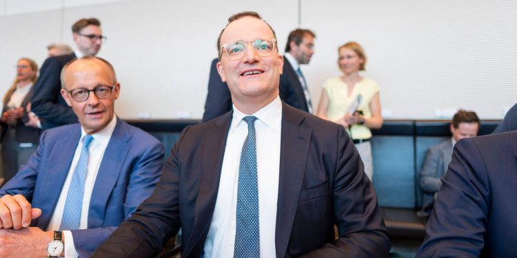 Jens Spahn treedt af na ophef over Amerikaans draagmoederschap