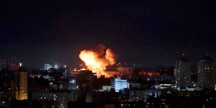 Dodelijk Russisch raketoffensief treft Kiev na Oekraïense droneaanvallen