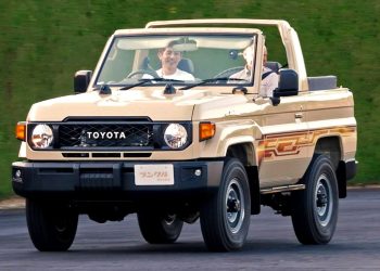 Toyota toont zeldzame korte Land Cruiser met neerklapbare voorruit
