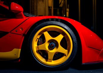 Duurste Britse auto ooit: McLaren F1 GTR brengt recordbedrag op