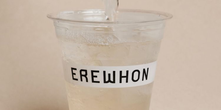 Erewhon lanceert 'heilig water' van 12 dollar zonder water