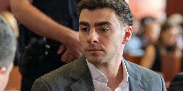 Luigi Mangione bekent schieten op zorgtopman in federale rechtbank