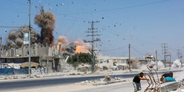 Nieuwe dodelijke luchtaanvallen treffen Gaza en Westelijke Jordaanoever