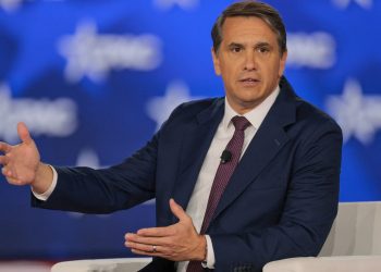 Republikeinse senatoren steunen Todd Blanche na schrappen omstreden fonds
