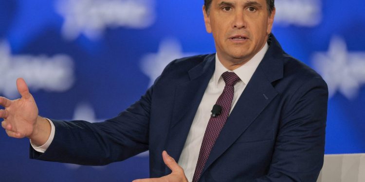 Republikeinse senatoren steunen Todd Blanche na schrappen omstreden fonds
