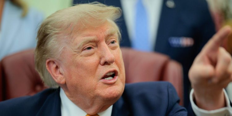 Trump maakt reclame voor tuinbedrijf na gratis gazon Witte Huis