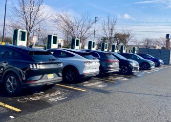 Walmart bouwt snel aan eigen snellaadnetwerk voor elektrische auto's